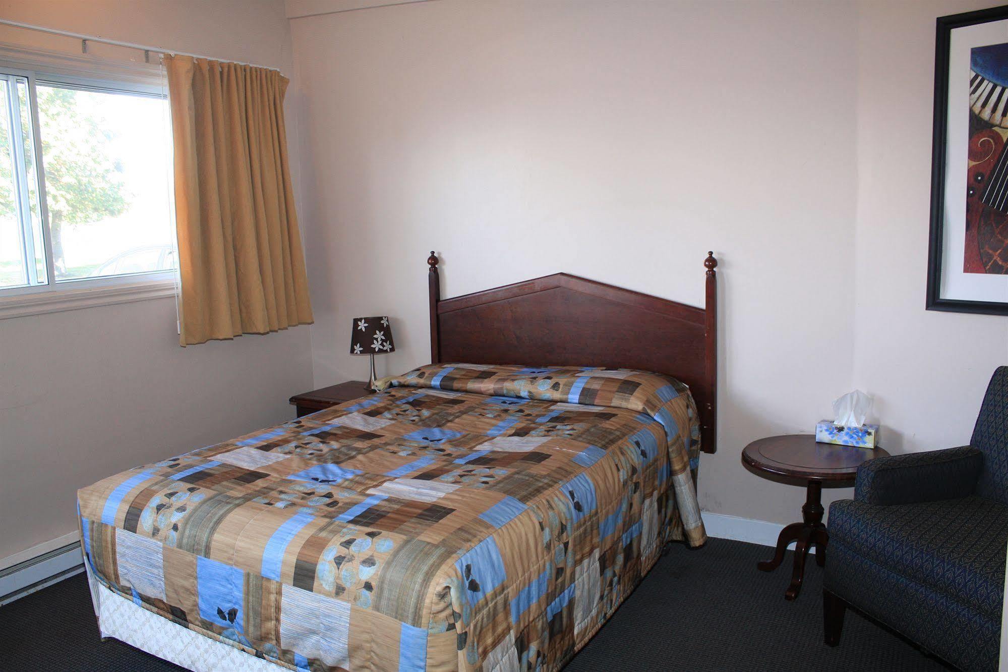 Grand Motel Saint-Hubert Longueuil Eksteriør bilde