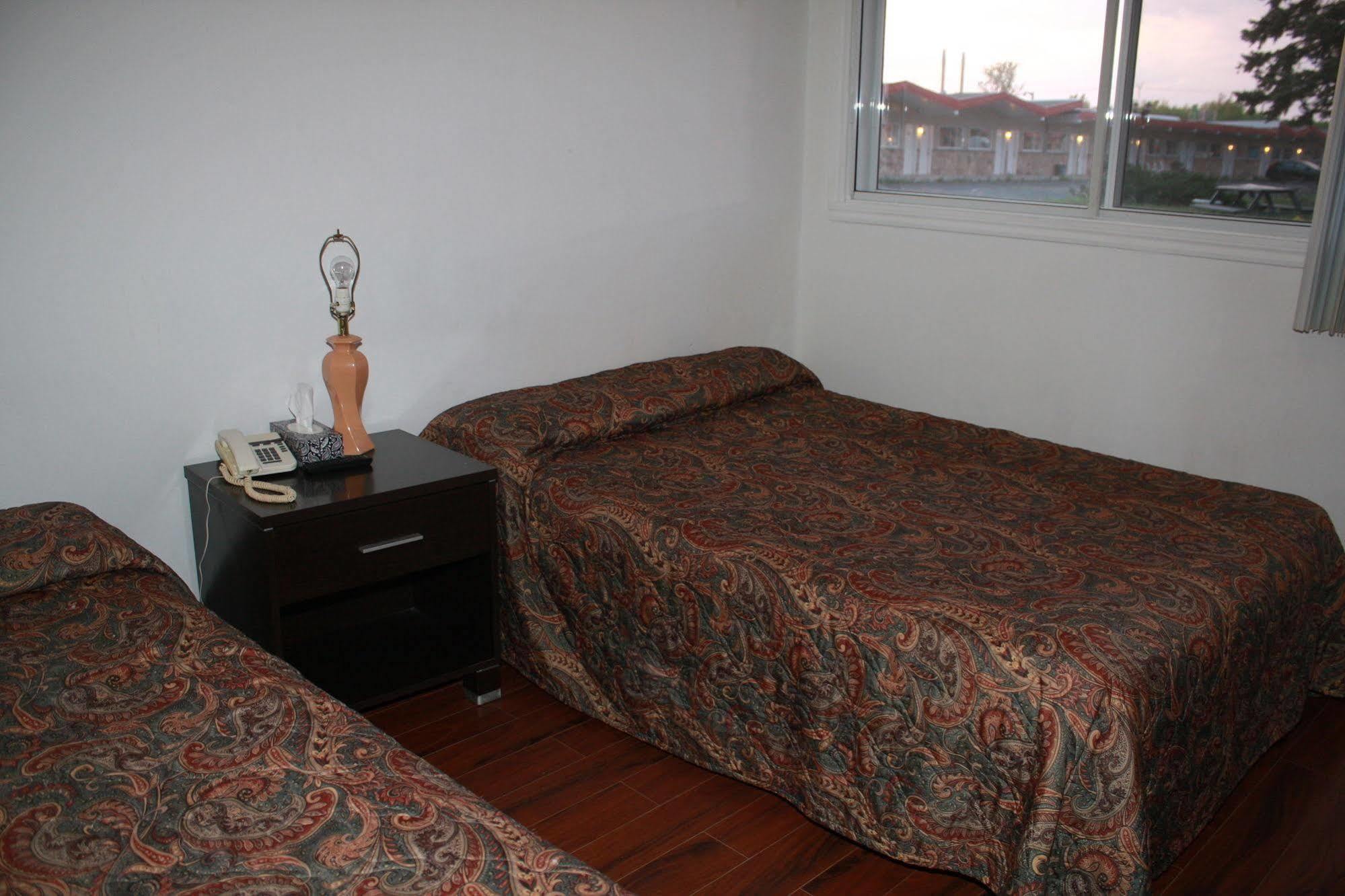 Grand Motel Saint-Hubert Longueuil Eksteriør bilde